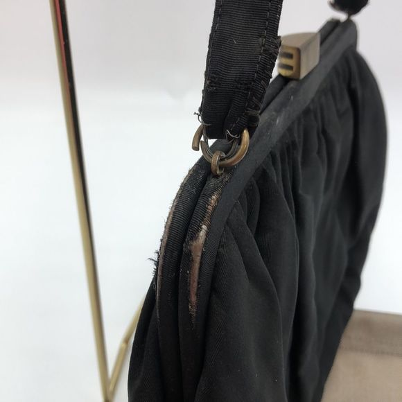 Vintage Mid-Century MM Black pleated fabric handbag with bronze clasp - Picture 4 of 9